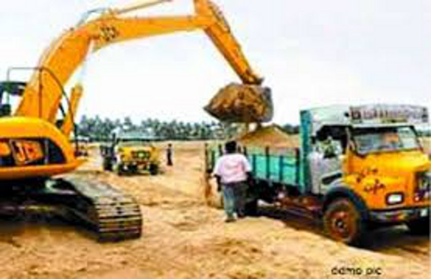 Action on illegal mining कभी अवैध खनन का गढ़ था यह इलाका, अब हो रही ताबड़तोड़ कार्रवाई