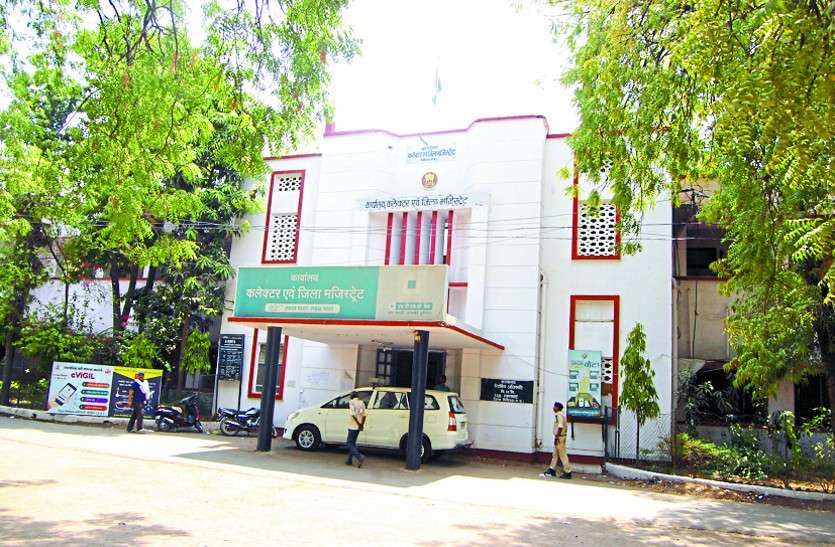 collectorate building चोरों ने कलेक्ट्री में किया एेसा कारनामा, पुलिस से लेकर जिला कलक्टर तक सब हिल गए, जानिए क्या है पूरा मामला