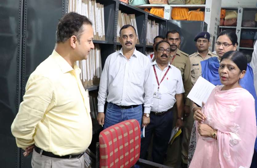 Inspecting the various branches of collector, the collector took information about the staff