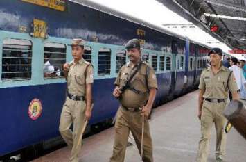 Investigation of suspects at stations स्टेशनों पर संदिग्धों की जांच