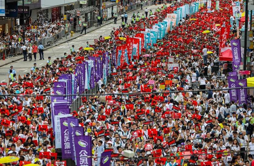 Hong Kong Protest हांगकांग के प्रत्यर्पण कानून पर जारी है विवाद, हजारों की संख्या में सड़कों पर उतरे लोग