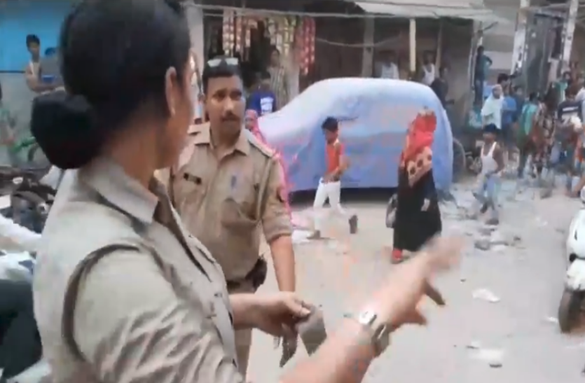 news बहन-भाई का झगड़ा सुलझाने पहुंची पुलिस की ही कर दी पिटाई