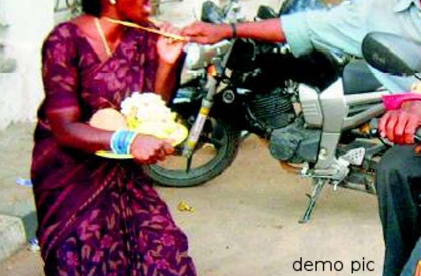 chain snatching-chain snatching in udaipur- crime in udaipur-udaipur उचक्कों ने की वारदात, 80 वर्ष के बुजुर्ग दंपती से छीनी चेन