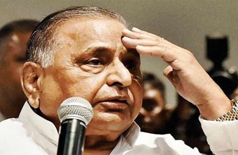 Hawan for Mulayam Singh Yadav in Kanpur मुलायम के लिए हनुमान मंदिर में समर्थकों ने किया यज्ञ