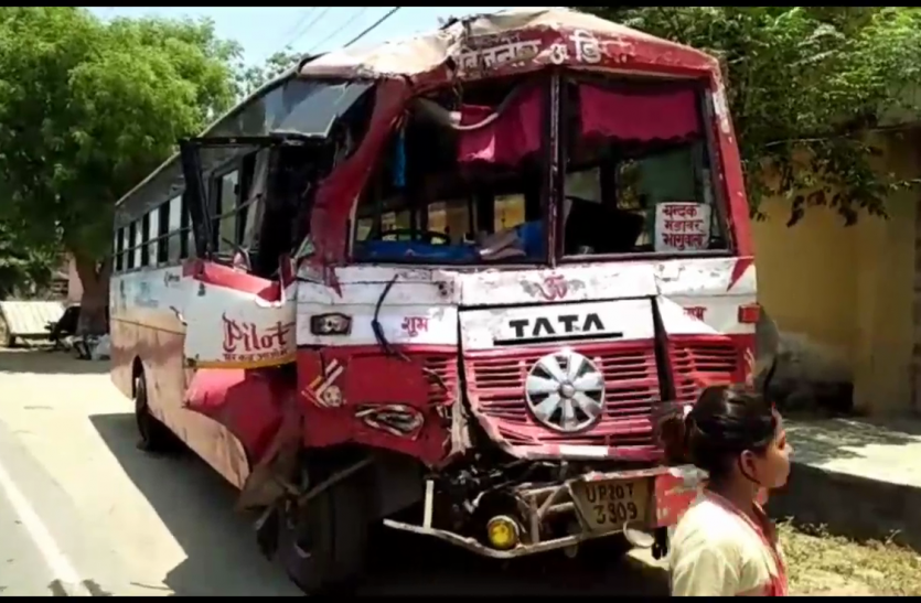 nagaur ट्रेलर स्लीपर बस से टकराया, दस यात्री घायल