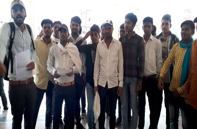 news ऐसी गर्मी में 10 दिन से नहीं मिला नहाने को पानी, समस्या बताने पर कह रहे घर चले जाओ