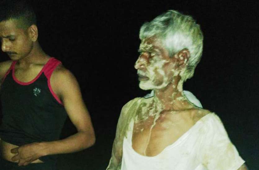 kisan pitai खेत पर खरबूज—तरबूज की रखवाली कर रहे किसानों पर बदमाशों ने ढहाया कहर, कर दी ऐसी हालत, देखें वीडियो