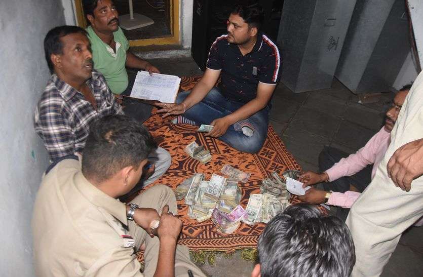 patrika दबिश में 11 लाख से अधिक की नकदी मिली, जांच में समाज का निकला रुपया... जानिए क्या है पूरा मामला