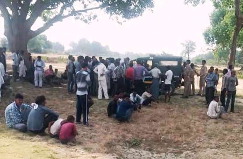 young man murder dead body thrown on field in kanpur hindi news लाश के नाक-कान से निकल रहा था खून