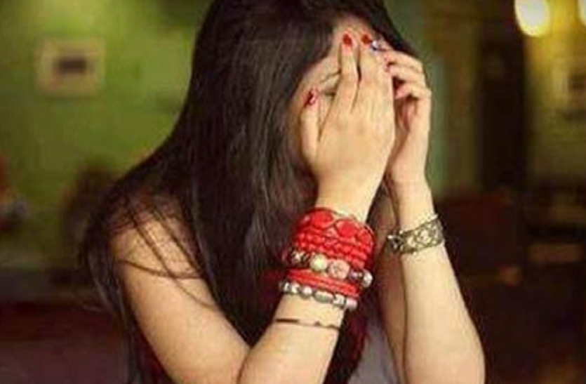 Daughter in law raped ससुर ने बहू से बोला तुम्हें गंभीर बीमारी, चलो इलाज कर देता हूं और जंगल में लूट ली अस्मत