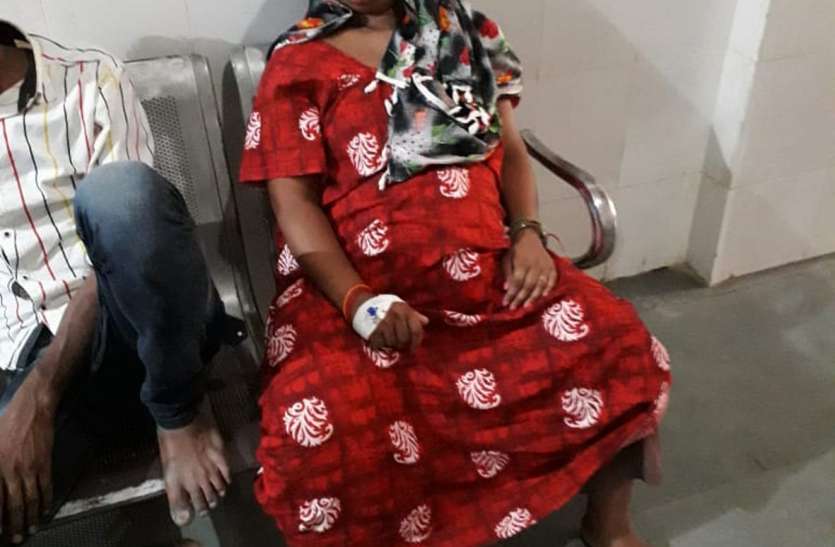 Doctors mess up with life of a pregnant woman लापरवाही: तीन दिन तक प्रसूता के गर्भ में था मृत शिशु, हालत बिगड़ी तो कर दिया रेफर