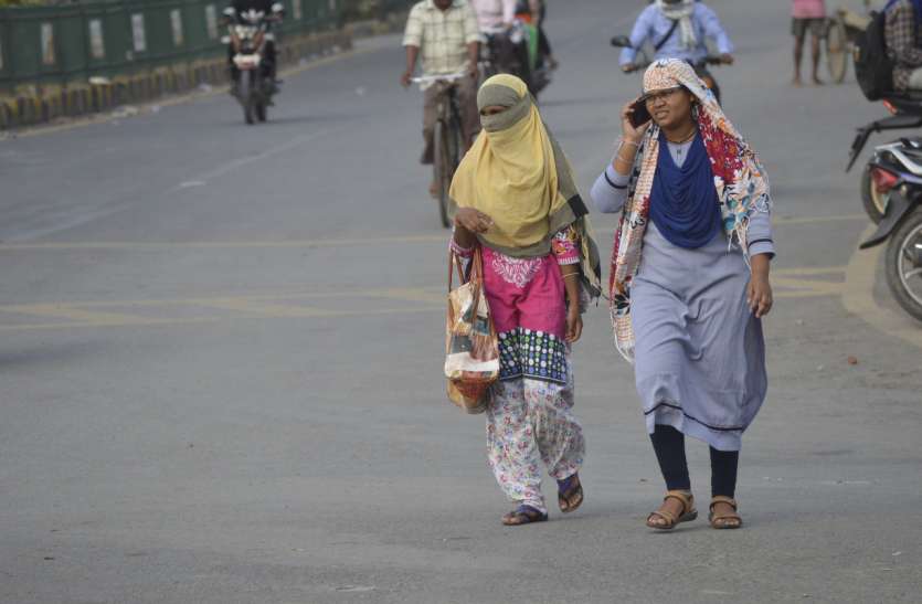 नवपता के बाद भी गर्मी से नहीं मिल रही राहत, 43 और 44 डिग्री पर टिका है तापमान नवपता के बाद भी गर्मी से नहीं मिल रही राहत, 43 और 44 डिग्री पर टिका है तापमान