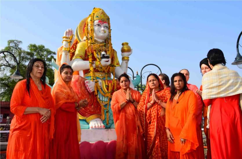 patrika video : सिंहस्थ सा नजारा : उज्जैन की धरा पर मां नीलगंगा का अवतार...तेरह अखाड़ों के संतों का महासंगम