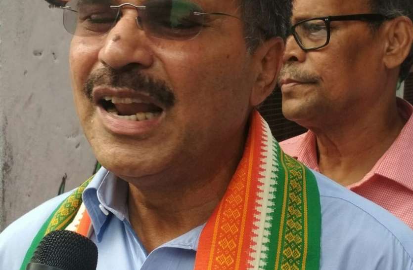 kolkata west bengal एनआरएस कांड: पीएम मोदी करें हस्तक्षेप-अधीर