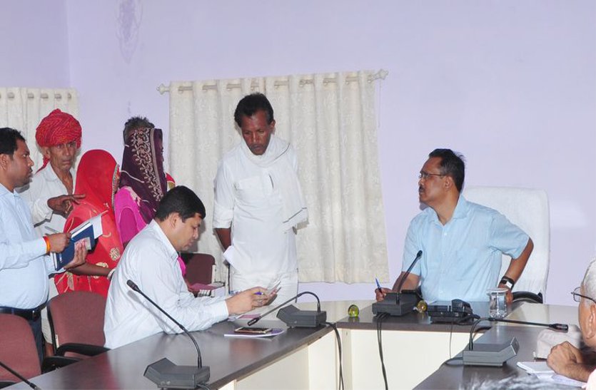 patrika पहली जनसुनवाई में नए कलेक्टर ने कर दिया यह कारनामा