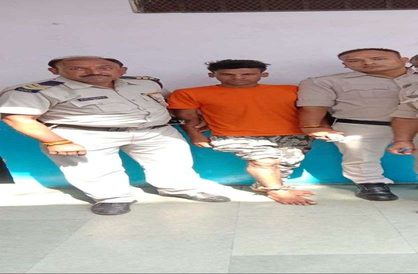 crime मां की गोद में थी 14 महीने की मासूम भतीजी, दोनों की हत्या का आरोपी हथकड़ी सहित हो गया फरार, पैर में हथकड़ी होने से पकड़ा गया