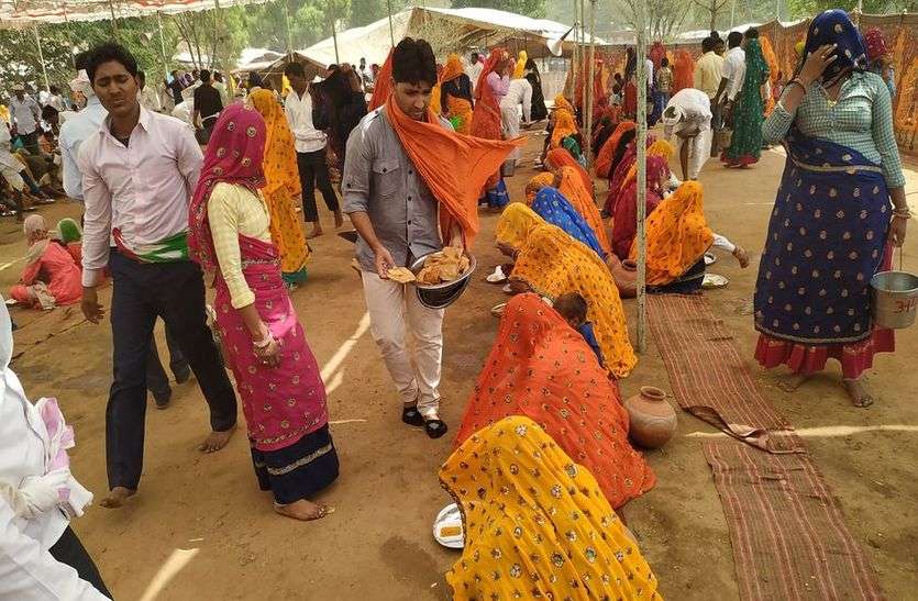 gangapurcity news भंडारे में श्रद्धालुओं ने पाई प्रसादी