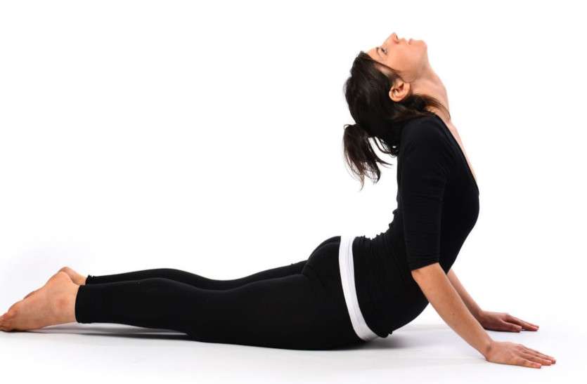 Bhujangasana भुजंगासन से दूर होते कमर के रोग