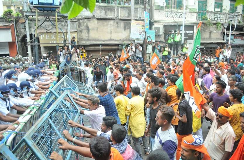 Kolkata West Bengal भाजपा केलालबाजार अभियान पर पुलिस ने किया पानी की बौछार, दागे आंसू गैस के गोले