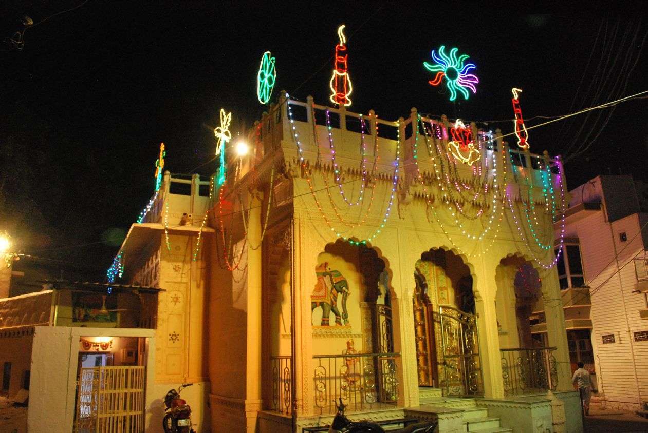 बालोतरा के मोहनराय मंदिर पर की गई सजावट। बालोतरा के मोहनराय मंदिर पर की गई सजावट।