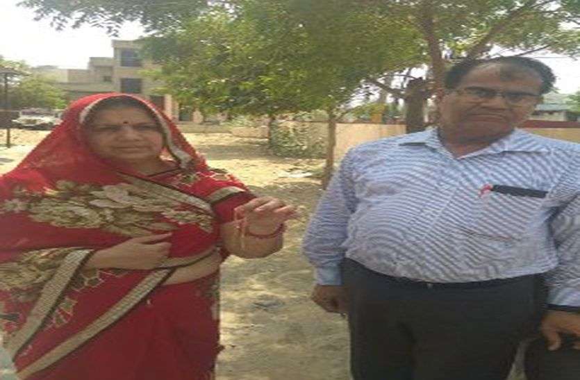 Chained chain of woman's throat on the morning walk मॉर्निंग वॉक पर निकली महिला के गले से तोड़ी चेन