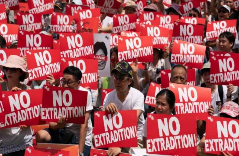 hong kong हांगकांग: प्रत्यर्पण कानून पर जारी है विवाद, पुलिस और प्रदर्शनकारियों के बीच तीखी झड़पें