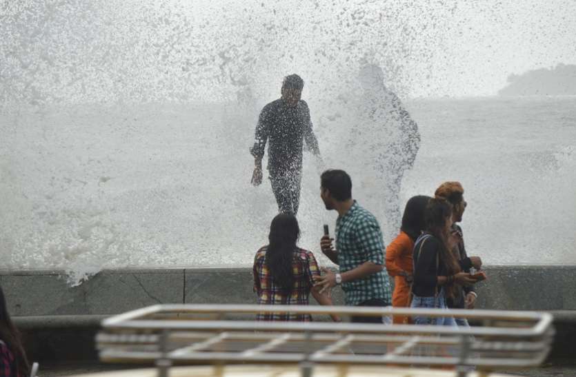 patrika mumbai चक्रवात से पहले चर्चगेट के समीप एक व्यक्ति की जान गई