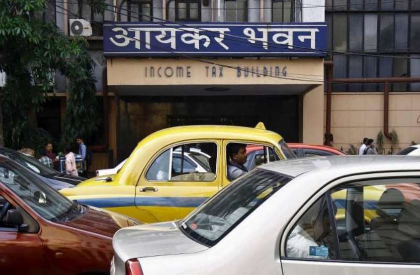 cbdt CBDT ने चार अधिकारियों का किया डीमोशन, सोमवार को भी भ्रष्टाचार के आरोप में कई अधिकारियों पर की थी कार्रवाई