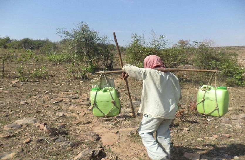 up news खदान मालिकों की चांदी, नक्सल क्षेत्र में बिन पानी सूनी हुई जिंदगानी