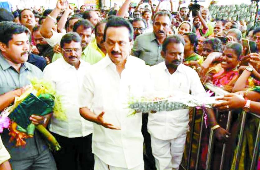 stalin visit sulur streets डीएमके प्रमुख स्टालिन इसलिए घूमे गलियों में...