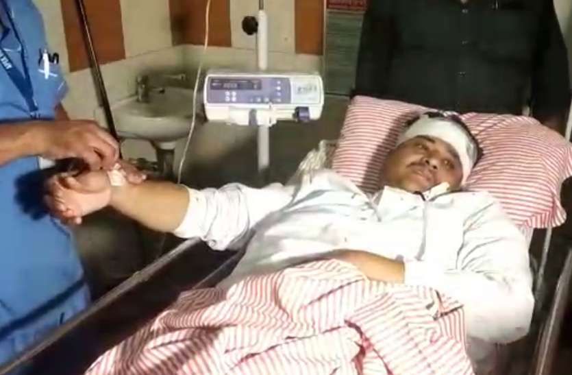 कांग्रेस के संगठन महासचिव पर हमला कांग्रेस के संगठन महासचिव पर हमला, पड़ोसियों ने किया हथौड़ी-सरिए से वार