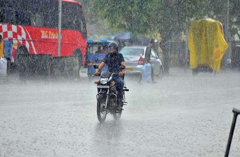 First Heavy Rain Of Year 2019 In Alwar अलवर में झमाझम बारिश से बदला मौसम का मिजाज, तेज गर्मी से राहत मिलने पर खिले चेहरे