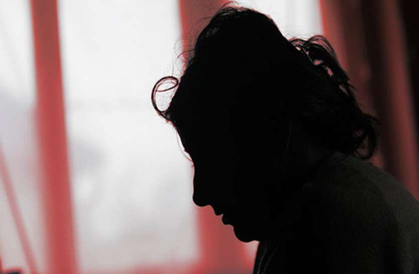 rape नौकरी का झांसा देकर युवती से सामूहिक बलात्कार, 4 दिन तक जगह बदल-बदल कर करते रहे दुष्कर्म