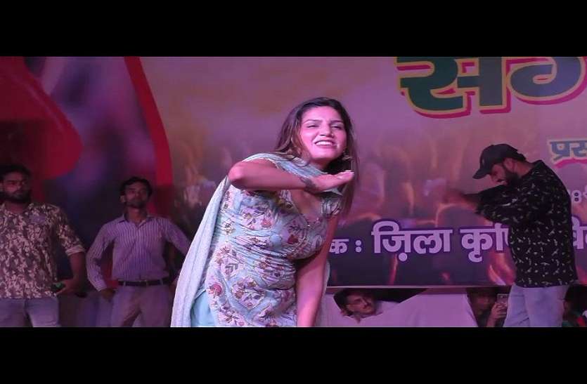 moradabad VIDEO: सपना चौधरी के मंच पर आते यहां दर्शक हुए बेकाबू, देखिये फिर सपना ने क्या किया