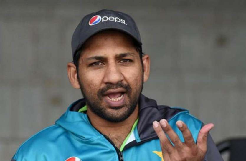 Sarfraj सरफराज अहमद ने भारतीय फैंस को चिढ़ाया, पाकिस्तानी समर्थको की तारीफ की