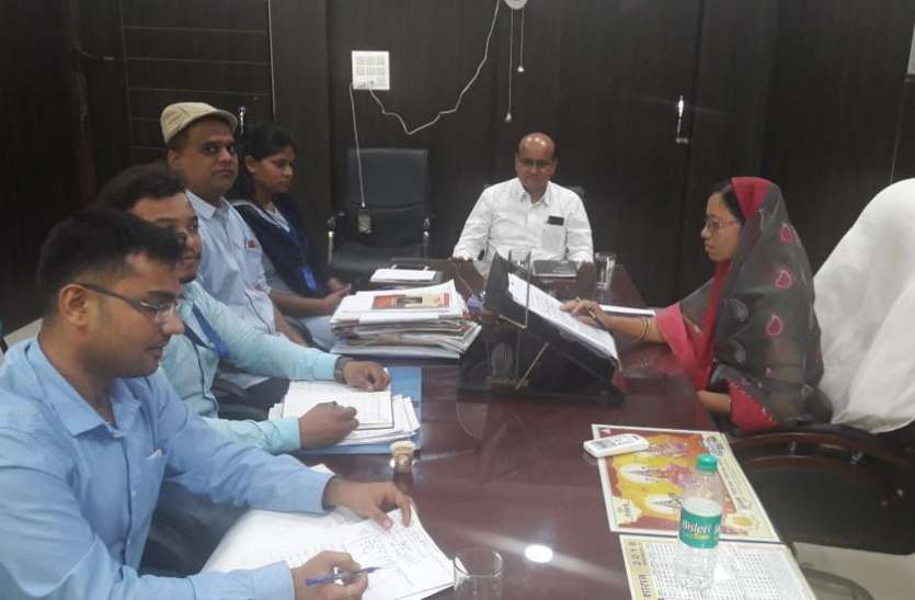 Singrauli Mayor convenes review meeting शहरी क्षेत्र में हर सड़क को रोशन करने के लिए लगे स्ट्रीट लाइट, महापौर ने बुलाई समीक्षा बैठक