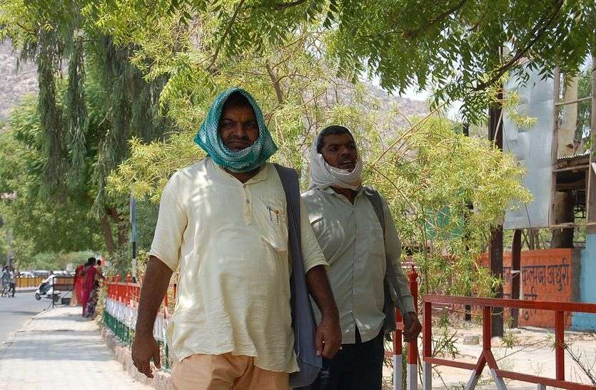 jalore summer छत पर टंकियों में उबल रहा पानी, हाथ धोना मतलब झुलसना