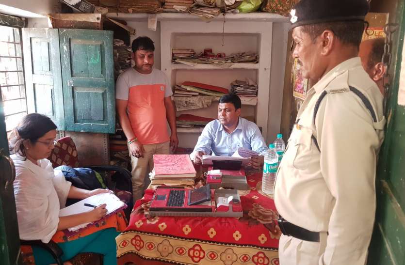 rasan dukano pr ki ja rahi karyvai गायब मिला १०० क्विंटल राशन