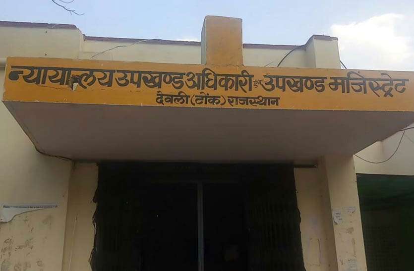 demand-for-creation-of-office-at-headquarters वरिष्ठ नागरिकों ने एसडीओ को सौंपा ज्ञापन, अधिशाषी अभियंता कार्यालय देवली में खुलवाने की रखी मांग