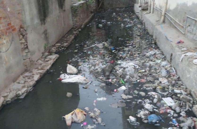 eclipse-of-swachh-bharat-mission-scheme 15 वार्ड, 40 सफाई कर्मचारी, फिर भी गंदगी से अटे नाले-नाली