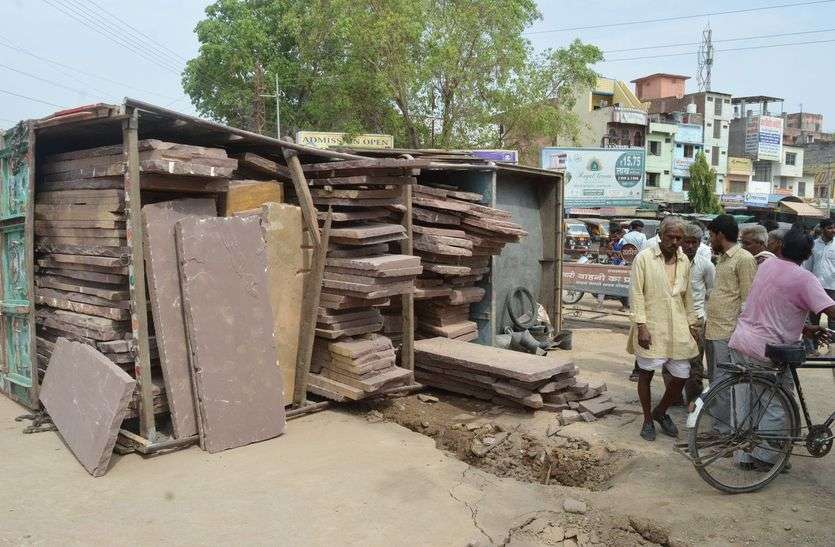 chittorgarh अब तो खुले आंखे, ये तो रात का वक्त था वरना हो सकता था बड़ा हादसा