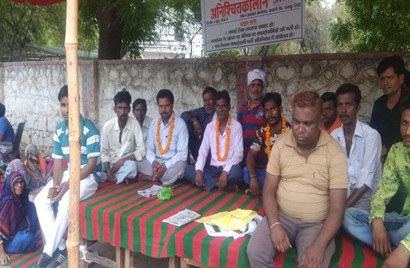 gangapurcity news वाल्मीकि समाज ने शुरू किया क्रमिक अनशन