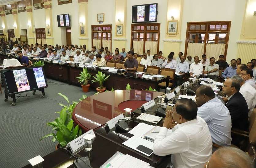 HDK मुख्यमंत्री से बोली छात्रा, एक रात हमारे गांव में भी गुजारो