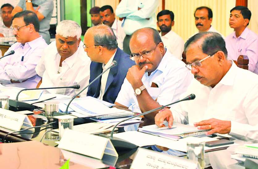 bangalore news विकास योजनाओं को समय पर पूरा करें: सीएम