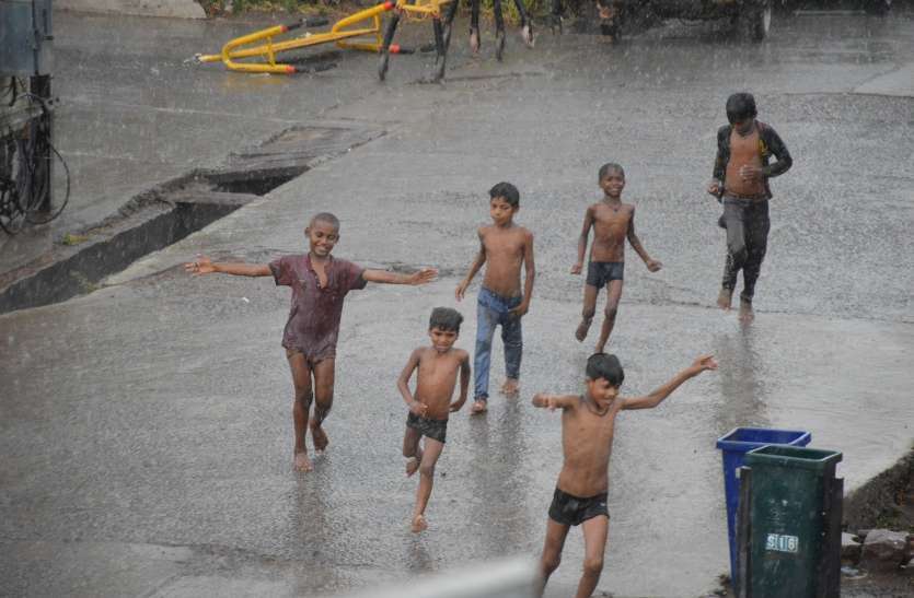 Constant falling temperature लगातार गिर रहा पारा, अब राहत के आसार