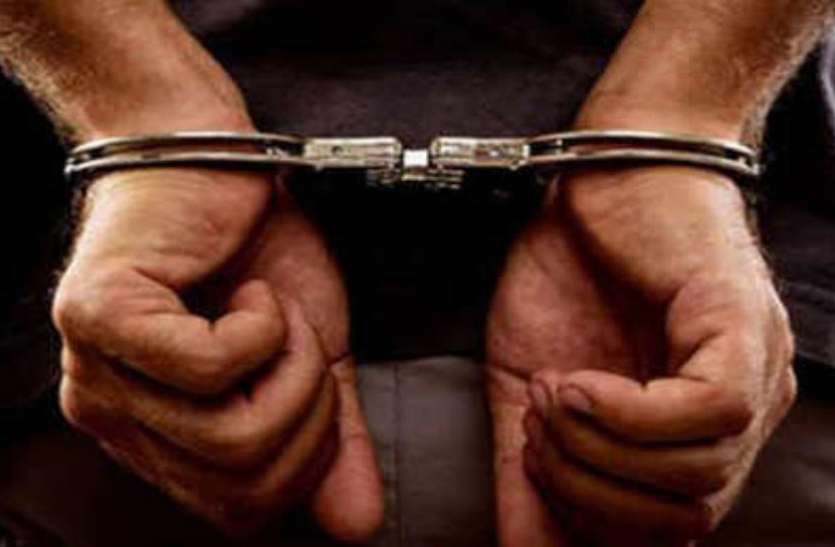 इश्योरेंस के पैसों पर करना चाहता था ऐश, इसलिए चोरी कर ली खुद की Mercedes इश्योरेंस के पैसों पर करना चाहता था ऐश, इसलिए चोरी कर ली खुद की Mercedes