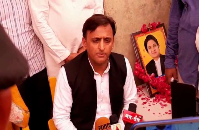 Akhilesh Yadav दरवेश यादव हत्याकांड: अखिलेश पहुंचे चांदपुर, राज्यपाल राम नाईक को लेकर दिया बड़ा बयान, देखें वीडियो