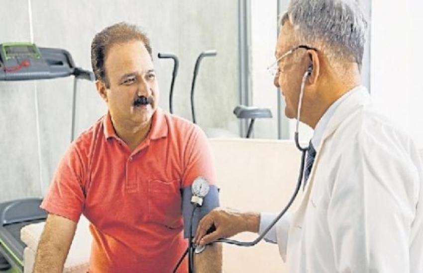 हाई ब्लड प्रेशर की वजह से हैं परेशान, करें इन 10 चीज़ों का सेवन करने से मिलेगा आराम