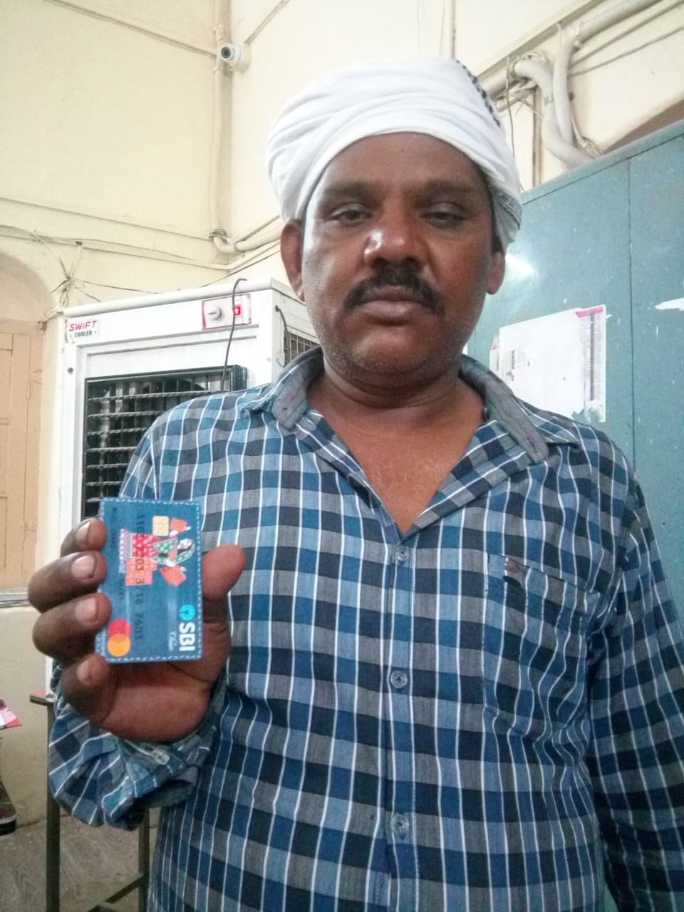 ATM card एटीएम बदलकर पांच घंटे में खाते से उड़ाए 1.65 लाख रुपए