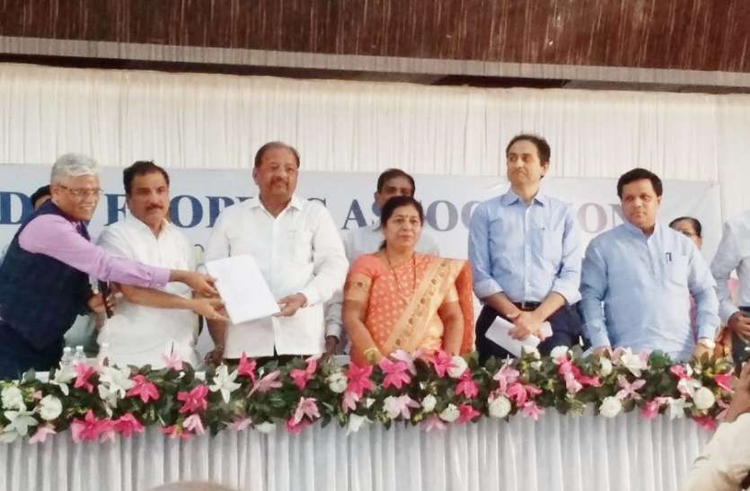 डीसीपीआर के नए नियमों से बिल्डर परेशान डीसीपीआर के नए नियमों से बिल्डर परेशान
